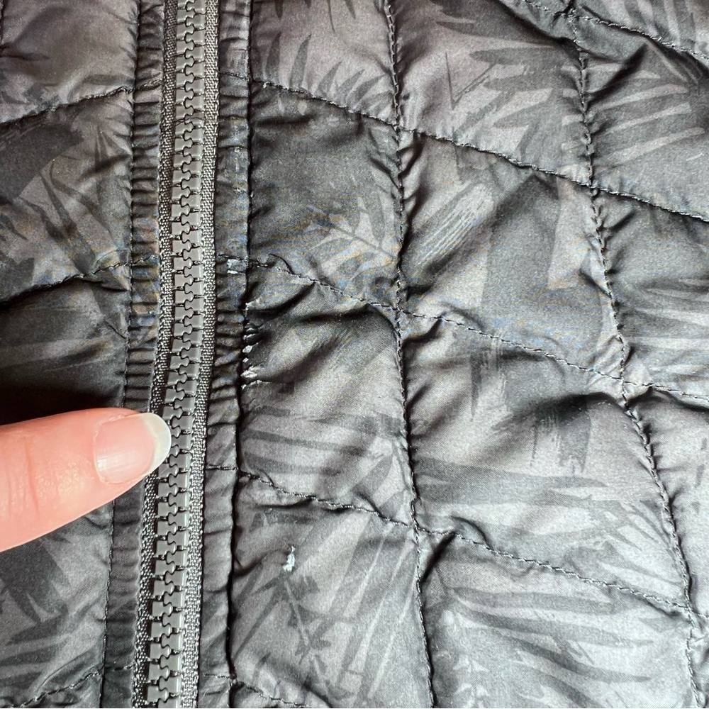 Youth The North Face Black & Orange lightweight jacket - Picture 3 of 7